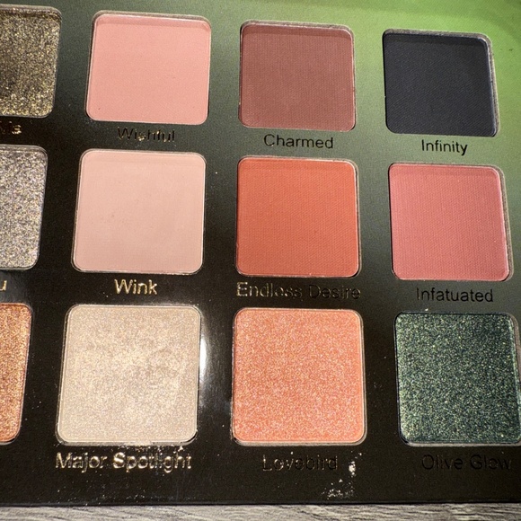 Violet Vose Eyeshadow Palette Olive You Forever New in Box - Picture 9 of 16